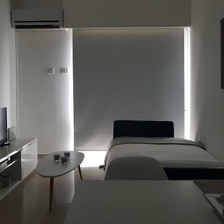 לימסול City Pearl - Modern 2 Bed Sea View Apt In City Centre מראה חיצוני תמונה