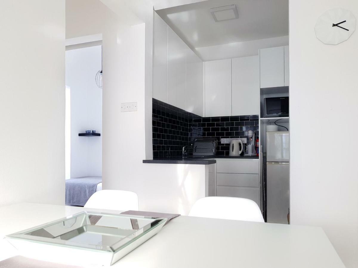 לימסול City Pearl - Modern 2 Bed Sea View Apt In City Centre מראה חיצוני תמונה