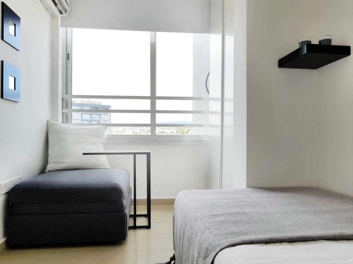 לימסול City Pearl - Modern 2 Bed Sea View Apt In City Centre מראה חיצוני תמונה