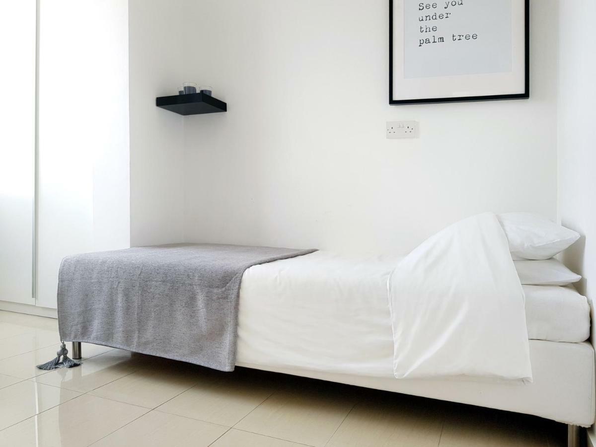 לימסול City Pearl - Modern 2 Bed Sea View Apt In City Centre מראה חיצוני תמונה